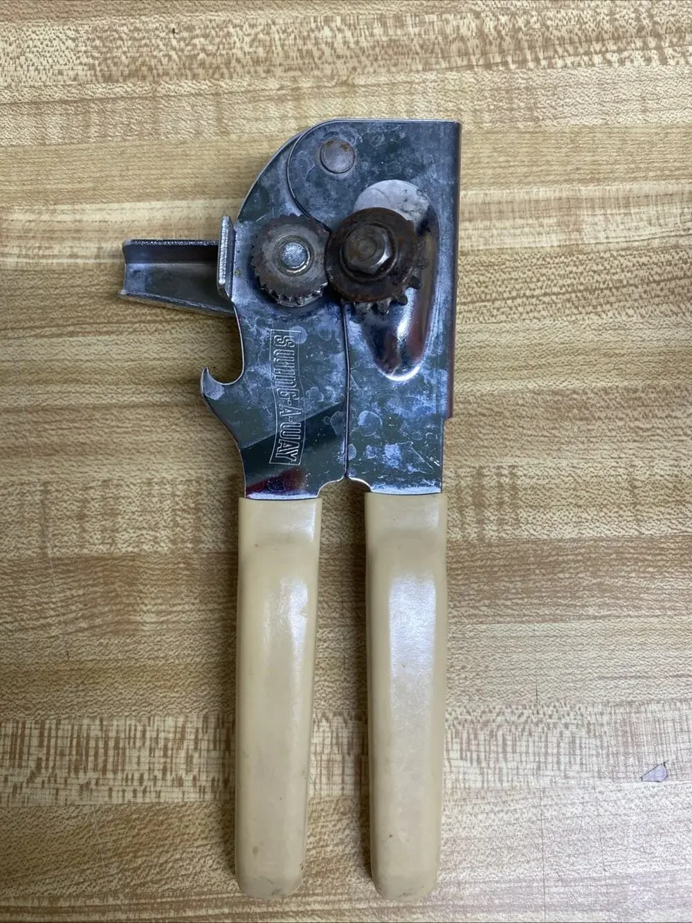 Vintage Swing Away Hand Held Manual Can Opener Bottle Opener Beige Made USA